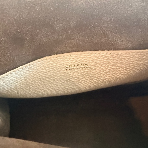 Cuyana Double Loop Leather Bag in Pebbled Stone - Picture 11 of 13